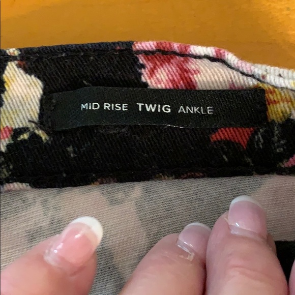 BDG Floral Ankle Jeans - Picture 6 of 8